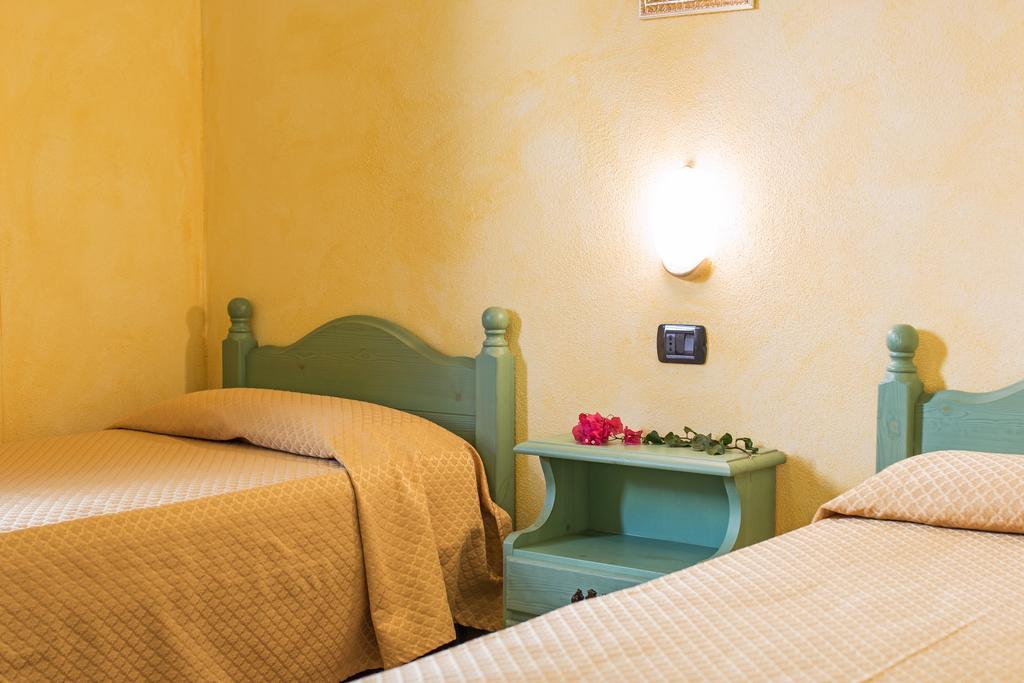 Albergo Residenziale Gli Ontani Cala Liberotto Buitenkant foto