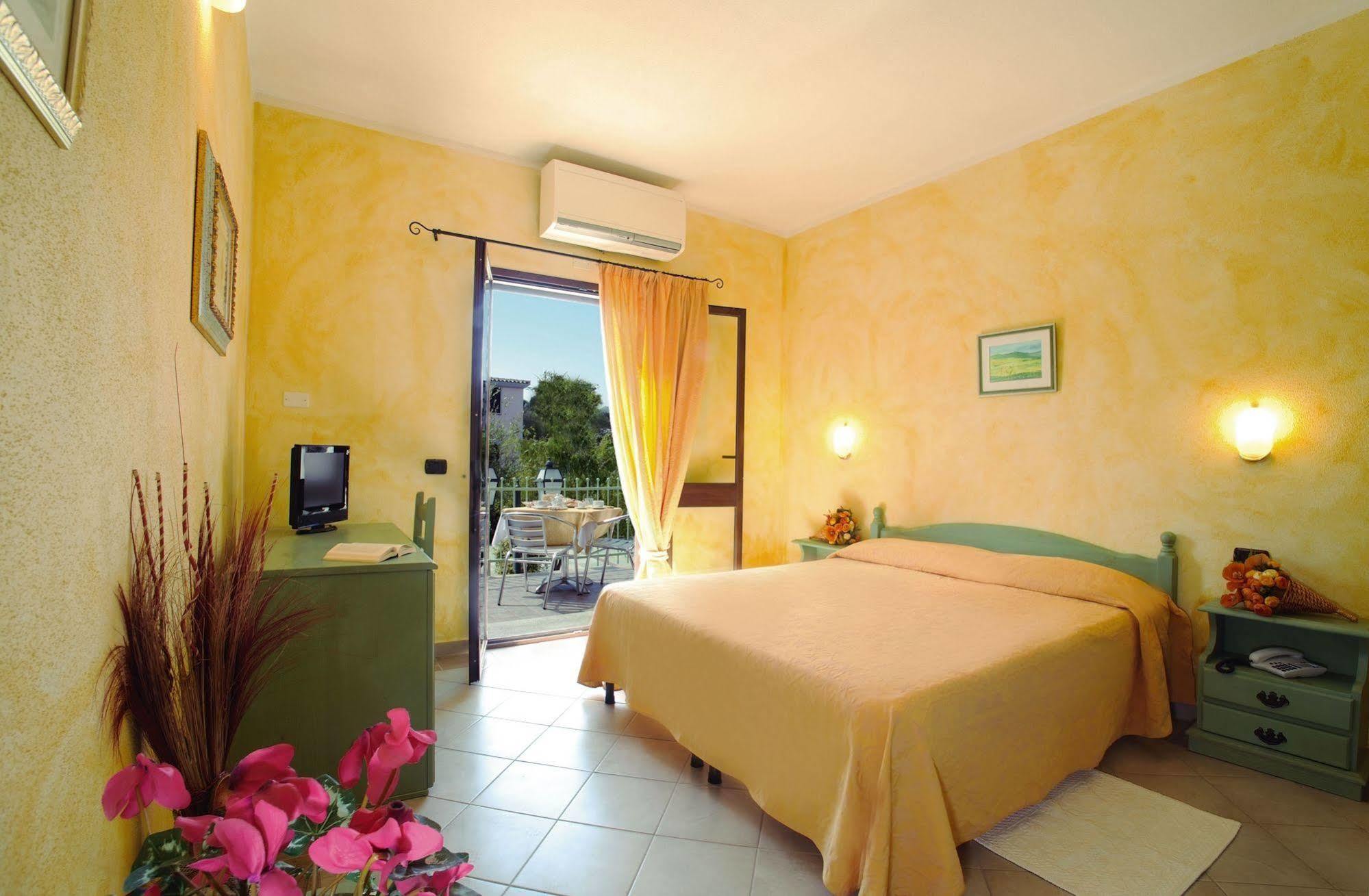 Albergo Residenziale Gli Ontani Cala Liberotto Buitenkant foto